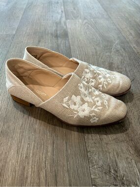 Clarks Cream Floral Embroidered Slip-On Loafers